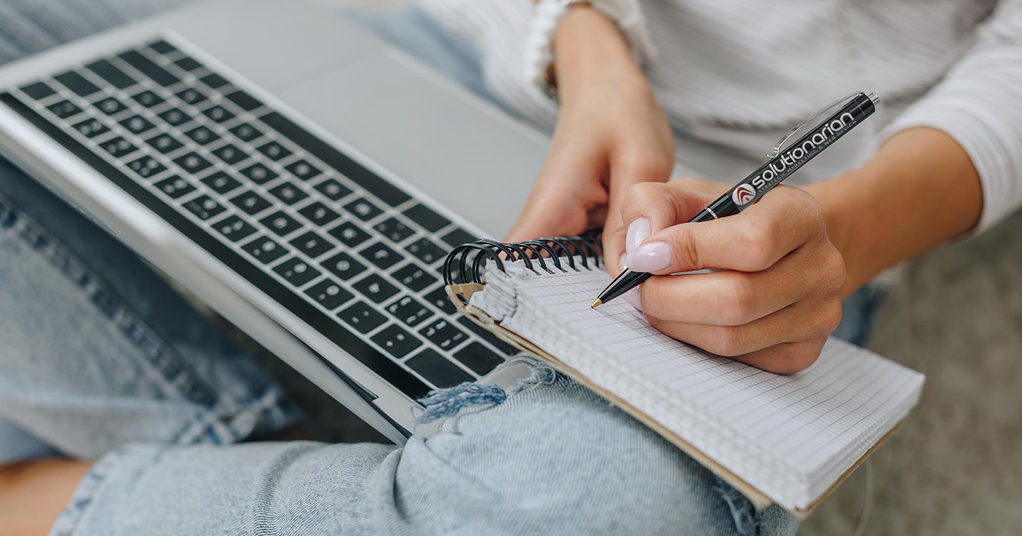 Reach Your Customers Online 2 Ways a Blog Can Boost Your Business's Online Presence